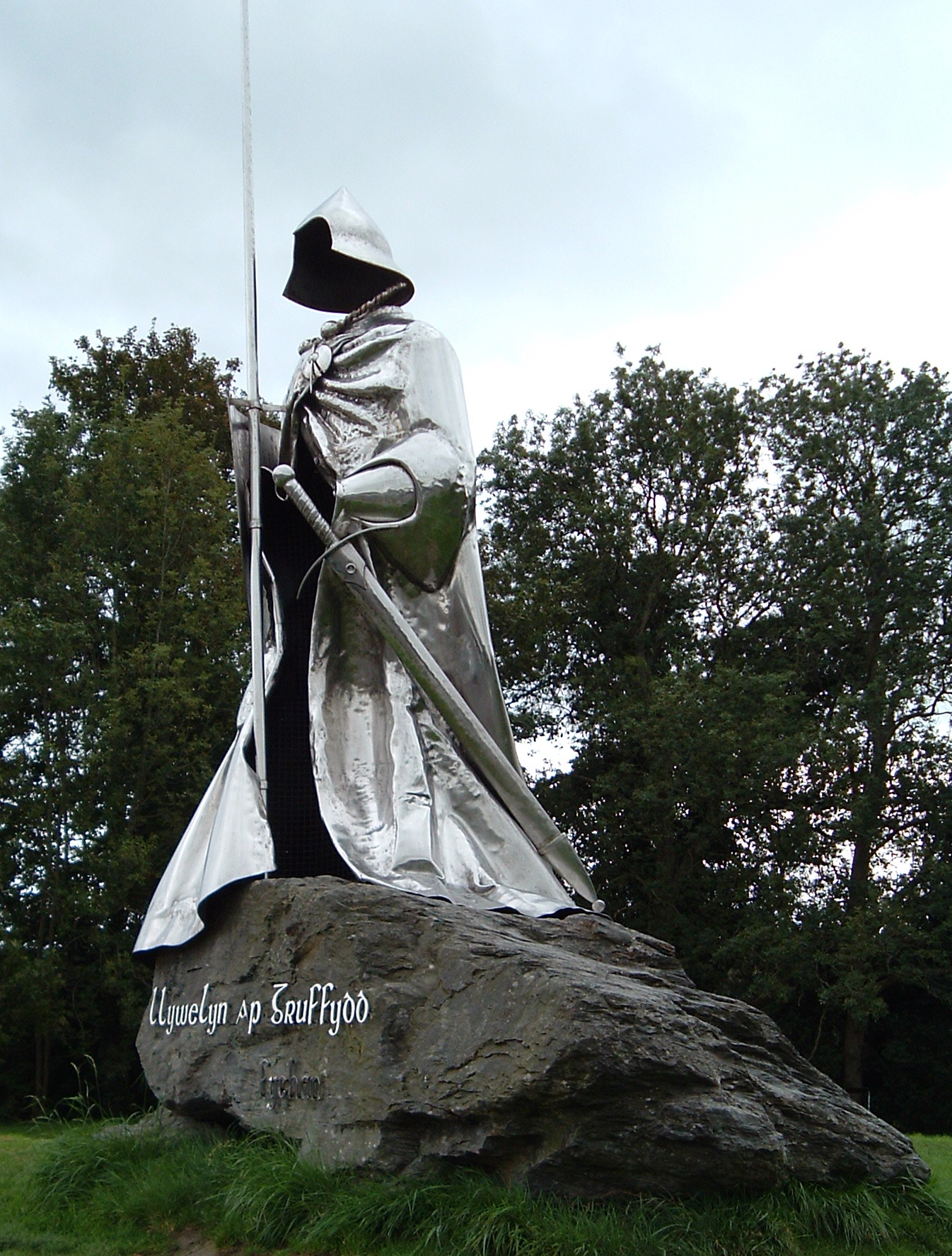 Cofeb_llywelyn_ap_gruffydd_fychan