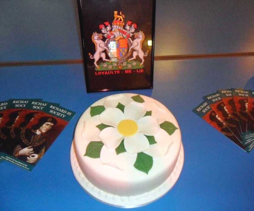 Photo of cake decorated with rose of York