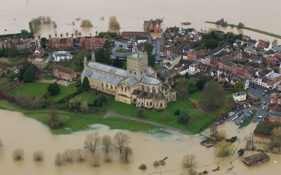 Tewkesbury on island in floods 2007