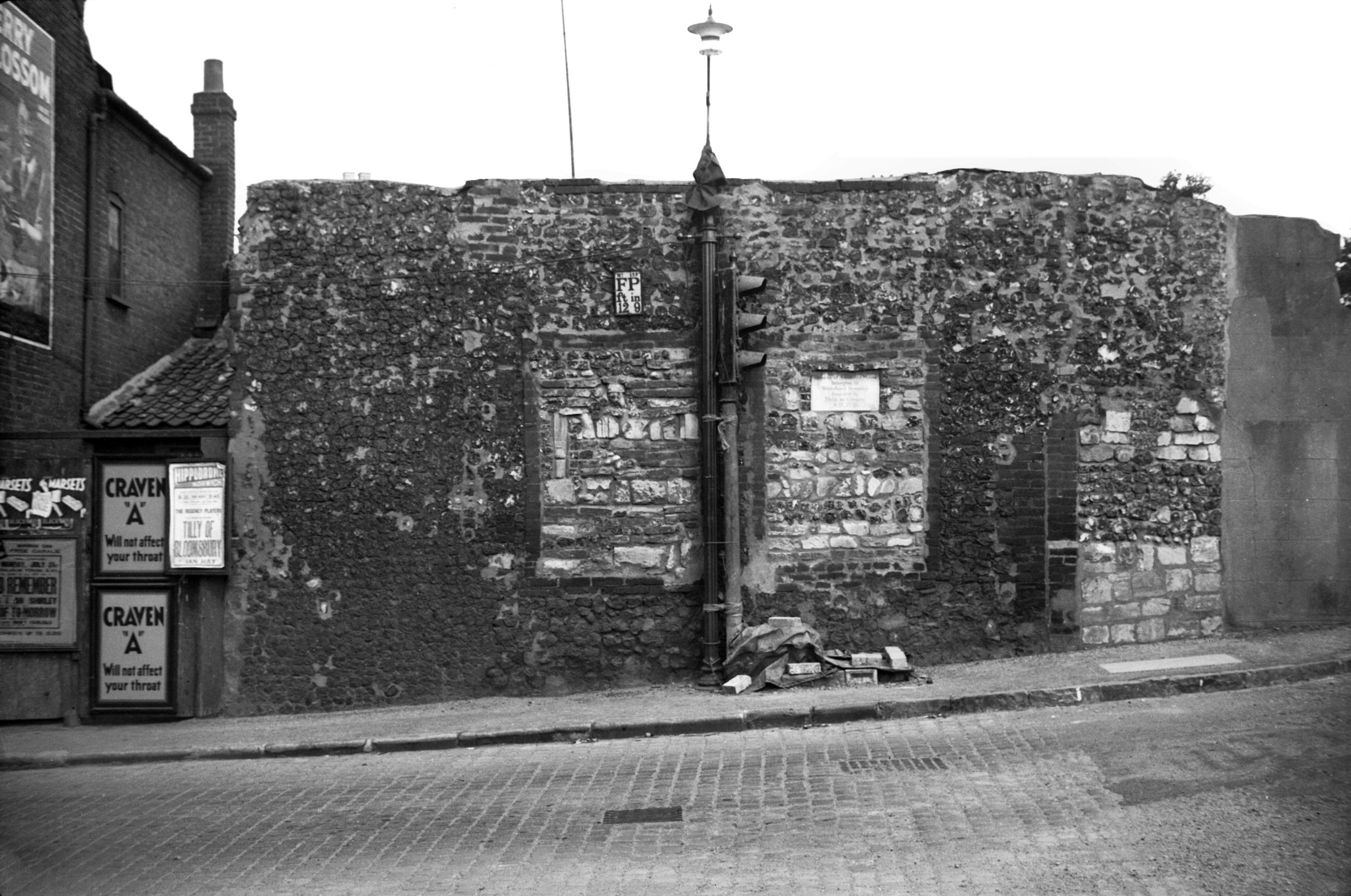 Whitefriars Cowgate flint wall [3187] 1939-07-30.jpg